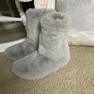 Slippers grey fuzzy soft warm size 8-9